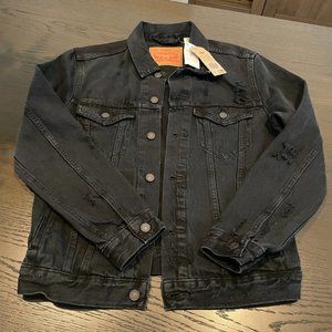 NWT Men's Levi's Black Distressed Denim Trucker Jacket Size S NEW
